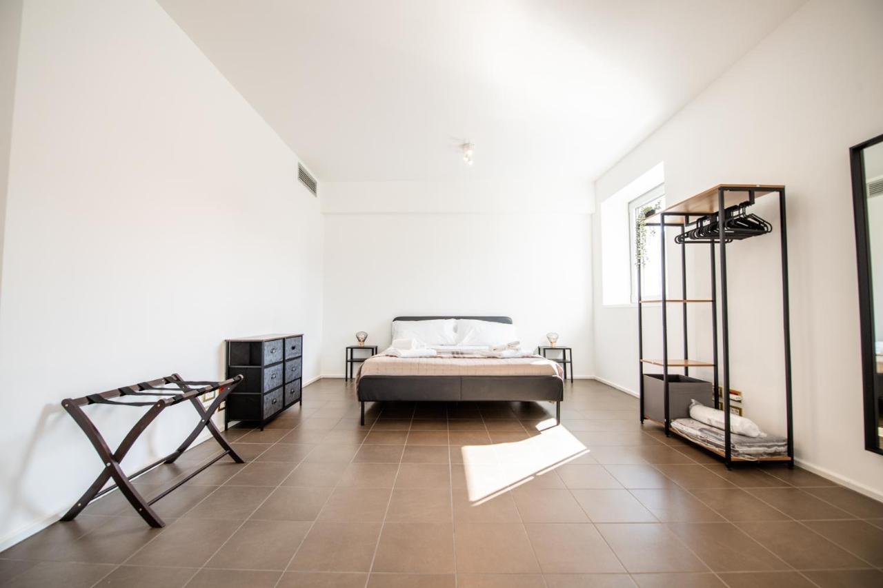 350 M Dalla Stazione L Parcheggio Free L Nova Loft Apartment Parma Exterior photo