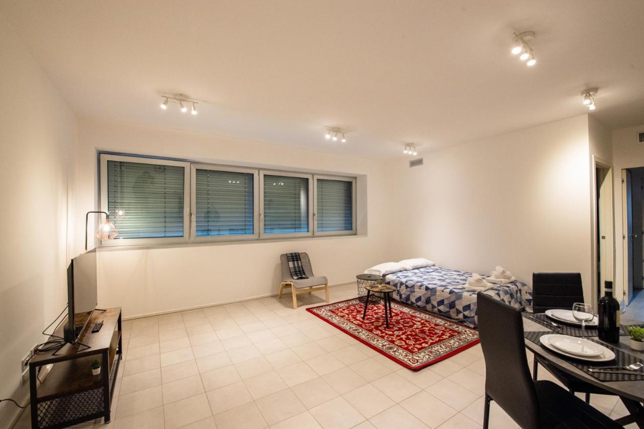 350 M Dalla Stazione L Parcheggio Free L Nova Loft Apartment Parma Exterior photo